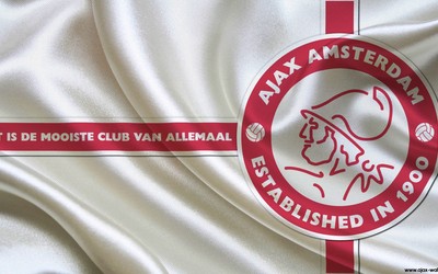 熊猫体育-三笘薰绝杀后指向看台家人