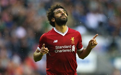 熊猫体育-克罗地亚球迷机场迎接英雄